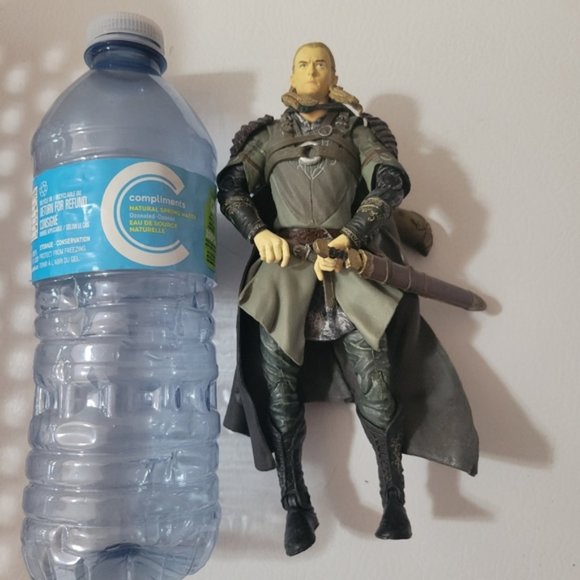 Lord of the Rings Legolas Action Figure - Picture 2 of 7